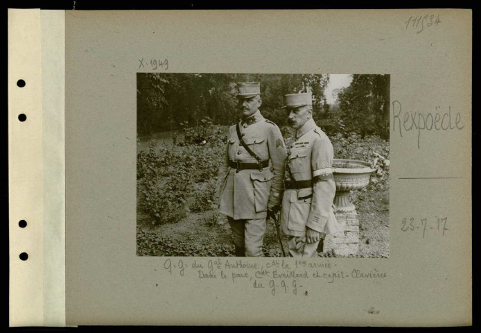 Rexpoëde. Quartier général du général Anthoine, commandant la 1ère armée. Dans le parc, commandant Eveillard et capitaine Clavières du grand quartier général