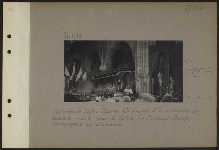 Paris. Cathédrale Notre-Dame. Cérémonie à la mémoire des soldats morts pour la patrie. Le cardinal Amette prononçant un discours