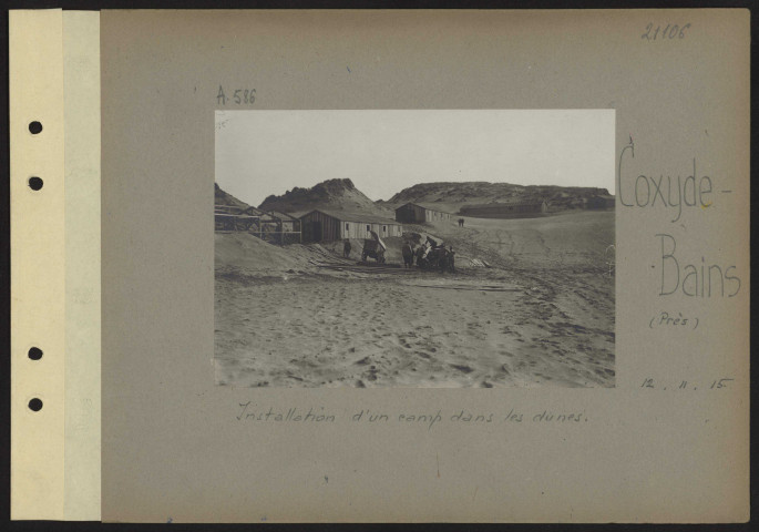 Coxyde-Bains (près). Installation d'un camp dans les dunes