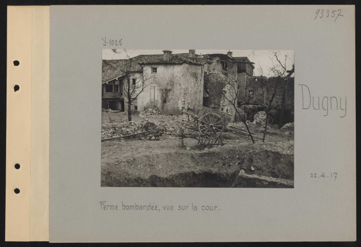 Dugny. Ferme bombardée, vue sur la cour