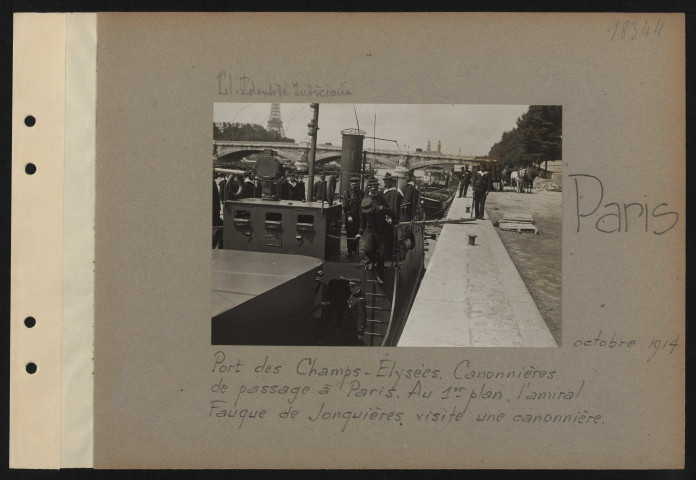Paris. Port des Champs-Élysées. Canonnières de passage à Paris. Au premier plan, l'amiral Fauque de Jonquières, visite une canonnière