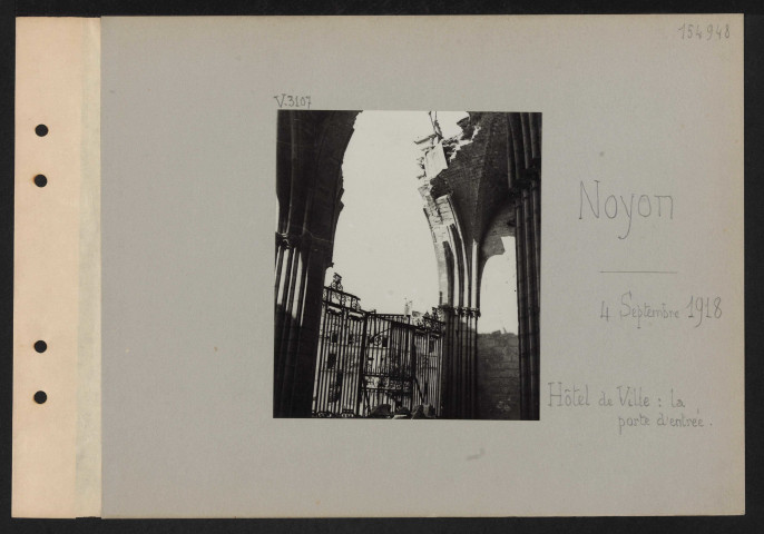 Noyon. Cathédrale : le porche