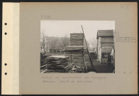 Vincennes. Section de construction des baraques Adrian. Stock de planches