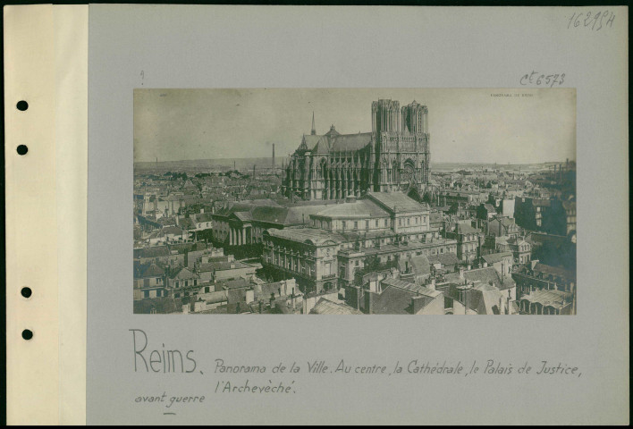 Reims. Panorama de la ville. Au centre, la cathédrale, le palais de Justice, l'archevêché