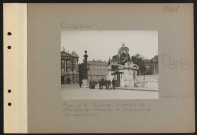 Paris. Place de la Concorde. La statue de Strasbourg décorée de drapeaux et de couronnes