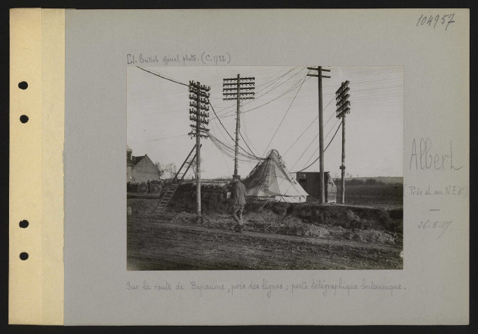 Albert (près et au nord-est d'). Sur la route de Bapaume, près des lignes ; poste télégraphique britannique