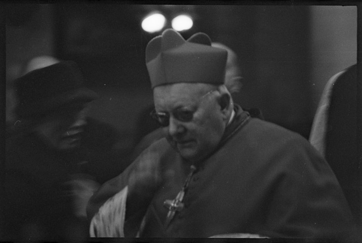 Messe pour les journalistes donnée par le Cardinal Feltin