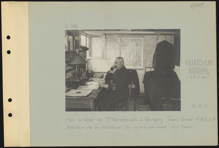 Villers-en-Argonne (nord-ouest de). Sur la ligne de Sainte-Menehould è Revigny. Train blindé d'artillerie lourde à grande puissance. Intérieur de la chambre du commandant du train