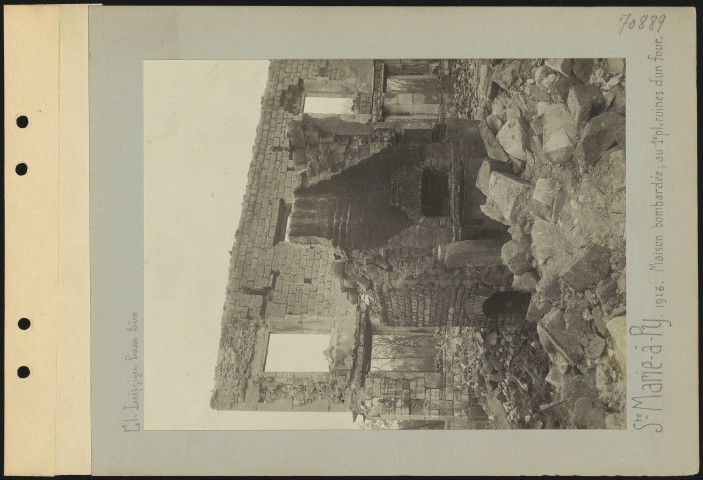 Sainte-Marie-à-Py. Maison bombardée ; au premier plan, ruines d'un four