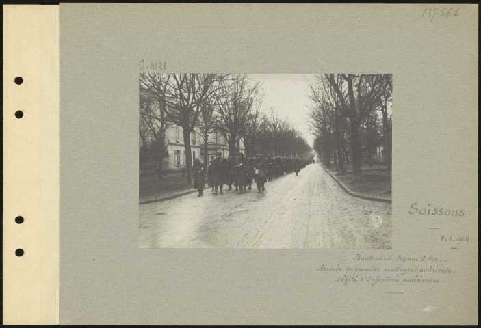Soissons. Boulevard Jeanne d'Arc. Arrivée du premier contingent américain. Défilé d'infanterie américaine