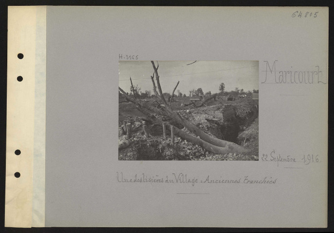Maricourt. Une des lisières du village : anciennes tranchées