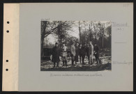 Thiescourt (près). Mission suédoise visitant nos positions