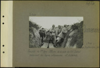 Dannemarie (Près). Tranchée de première ligne. Officiers de la suite du général Dubail examinant les lignes allemandes d'Altkirch