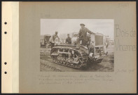 Bois de Vincennes. Champ de manœuvres. Essai de Caterpillar, tracteur américain pour artillerie lourde. Un tracteur (face avant)