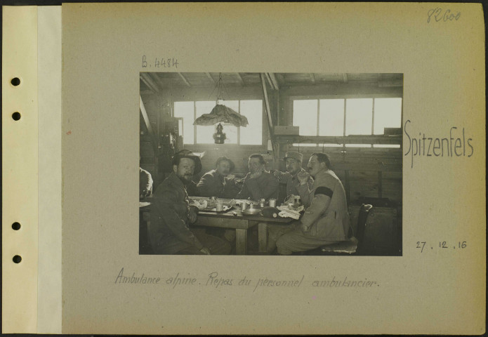 Spitzenfels. Ambulance alpine. Repas du personnel ambulancier