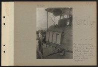 Saint-Cyr. Parc aéronautique. Premier avion allemand abattu par Gilbert ; dans le capot, trou d'entrée de la balle qui a atteint l'appareil