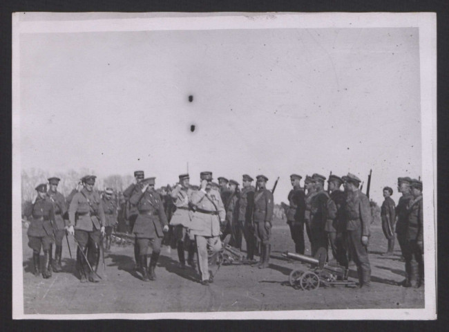 Omsk (Sibérie). Passage en revue des troupes par le général Janin