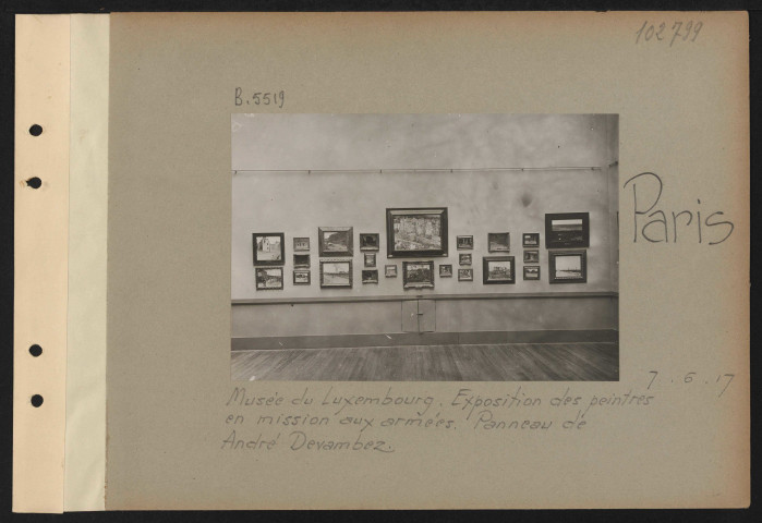 Paris. Musée du Luxembourg. Exposition des peintres en mission aux armées. Panneau d'André Devambez