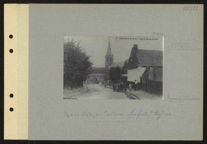 Trescault. Rue de Metz-en-Couture. Au fond, l'église