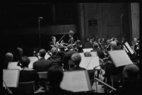 Orchestre jouant « Pacem in terris » de Darius Milhaud