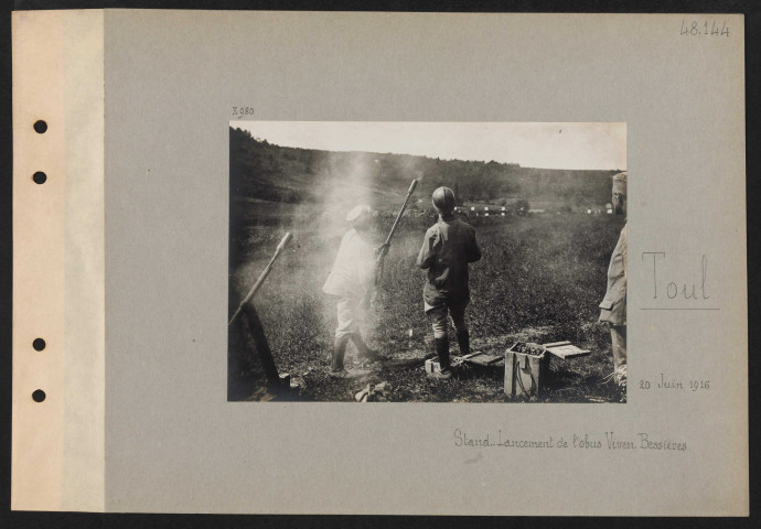 Toul. Stand. Lancement de l'obus Viven-Bessières