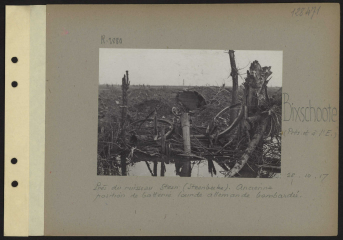 Bixschoote (près et à l'est). Près du ruisseau Steen (Steenbeeke). Ancienne position de batterie lourde allemande bombardée