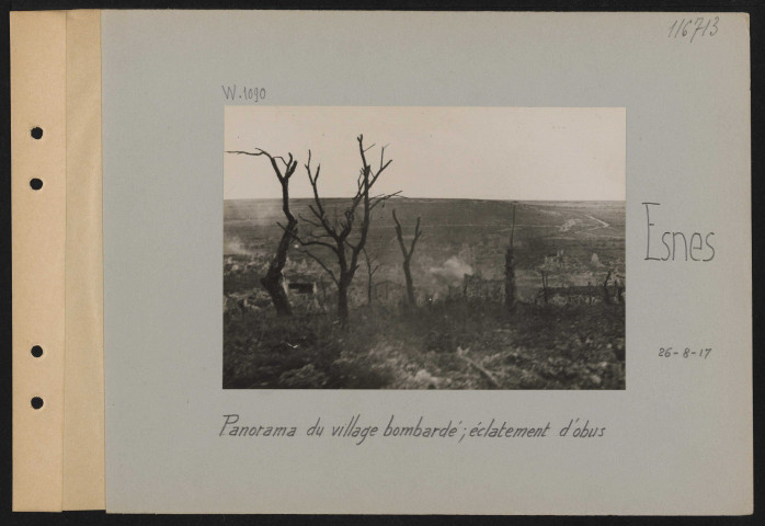 Esnes. Panorama du village bombardé ; éclatement d'obus