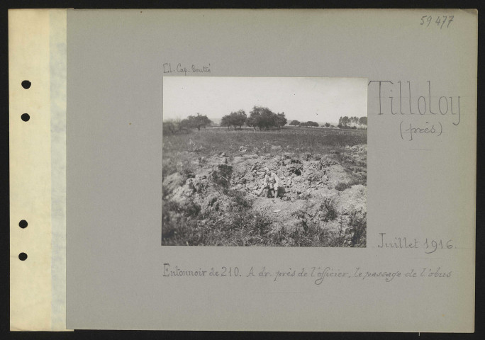 Tilloloy (près). Entonnoir de 210. A droite près de l'officier, le passage de l'obus