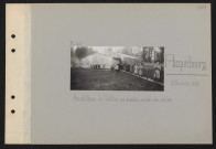 Ricquebourg. Au château : le théâtre aux armées ; arrivée des artistes