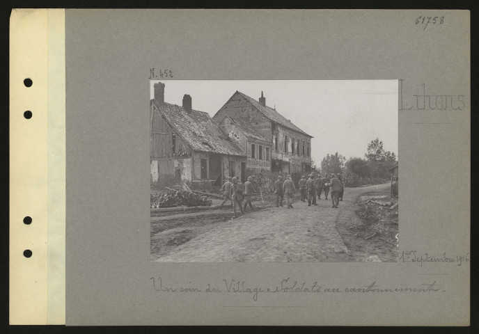 Lihons. Un coin du village : soldats au cantonnement