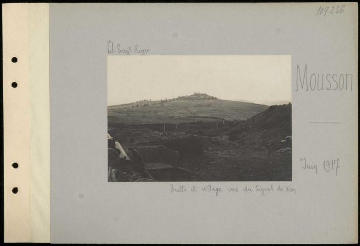 Mousson. Butte et village vus du Signal de Xon
