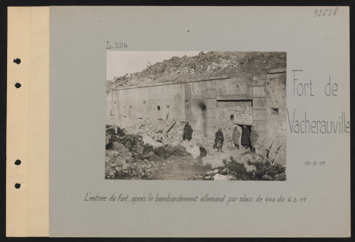 Fort de Vacherauville. L'entrée du fort, après le bombardement allemand par obus de 440 du 6.2.17