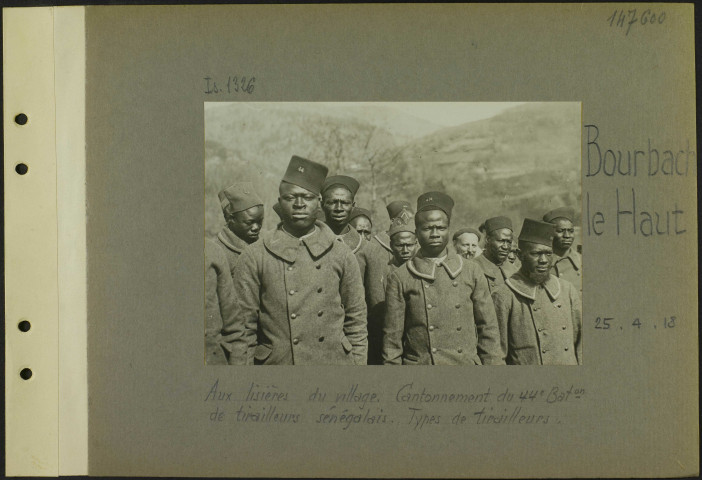 Bourbach-le-Haut. Aux lisières du village. Cantonnement du 44e bataillon de tirailleurs sénégalais. Types de tirailleurs