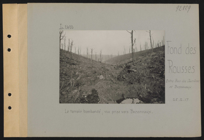 Fond des Rousses (entre Bois des Caurières et Bezonvaux). Le terrain bombardé ; vue prise vers Bezonvaux