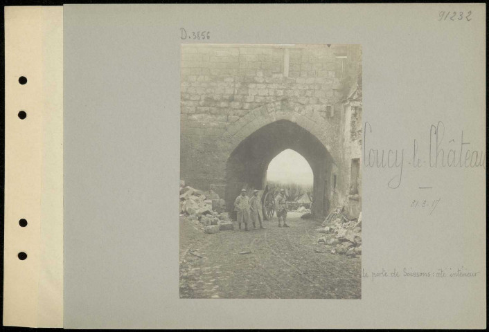 Coucy-le-Château. La porte de Soissons : côté intérieur
