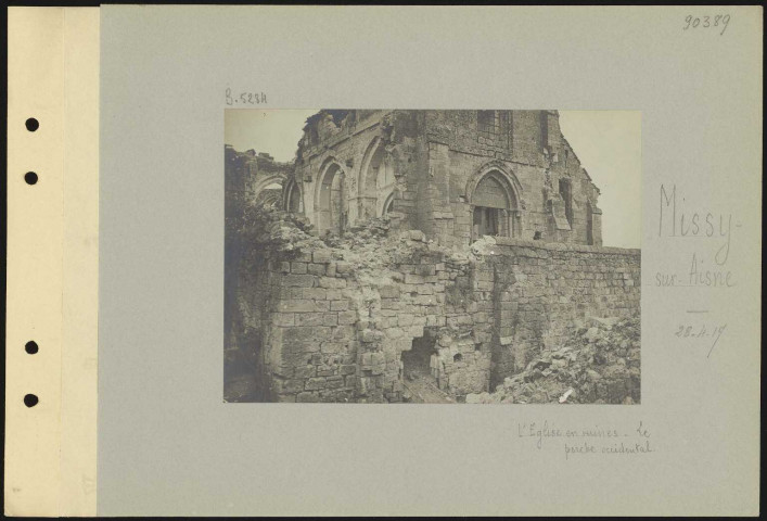 Missy-sur-Aisne. L'église en ruines. Le porche occidental