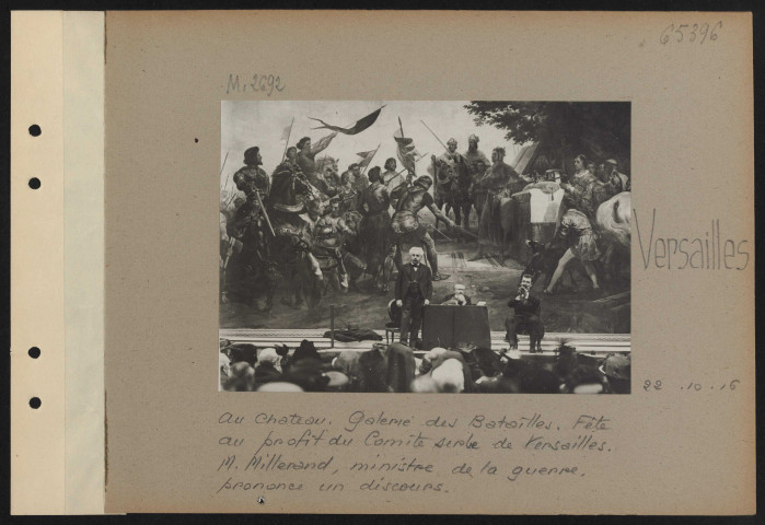 Versailles. Au château. Galerie des batailles. Fête au profit du comité serbe de Versailles. M. Millerand, ministre de la guerre, prononce un discours