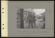 Roye. Prisonniers allemands employés à la reconstruction ; la scierie