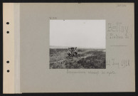 Belloy (plateau de). Brancardiers relevant les morts