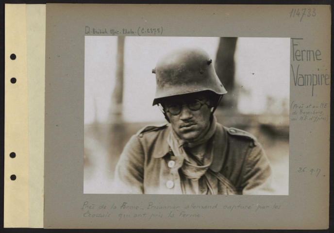 Ferme Vampire (près et au nord-est de Frezenberg, au nord-est d'Ypres). Près de la Ferme. Prisonnier allemand capturé par les Écossais qui ont pris la ferme