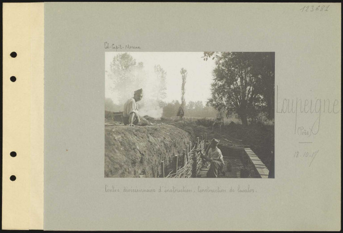 Loupeigne (près). Centre divisionnaire d'instruction. Construction de lavabos