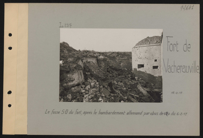 Fort de Vacherauville. Le fossé sud-ouest du fort, après le bombardement allemand par obus de 440 du 6.2.17