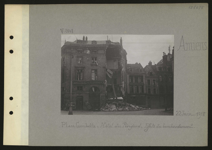 Amiens. Place Gambetta : hôtel du Périgord ; effets du bombardement