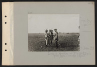 Croutoy (près). Remise de décorations aux 9e été 11e RI par le général Fayolle ; décoration d'officiers