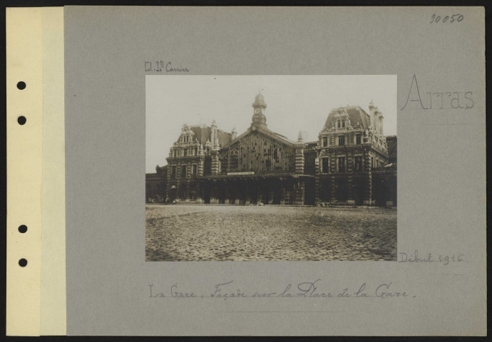 Arras. La gare. Façade sur la Place de la Gare