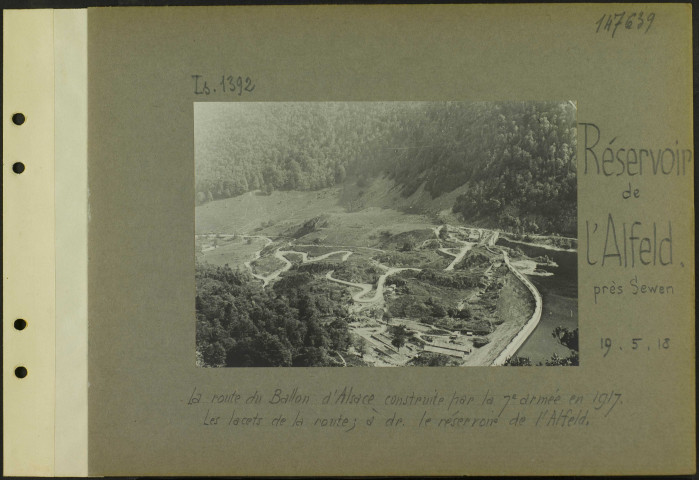 Réservoir de l'Alfeld (Près Sewen). La route du Ballon d'Alsace construite par la 7e armée en 1917. Les lacets de la route ; à droite le réservoir de l'Alfeld