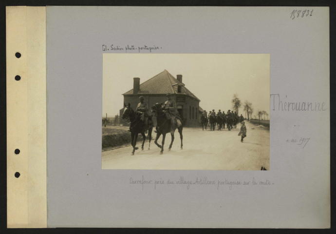 Thérouanne. Carrefour près du village. Artillerie portugaise sur la route