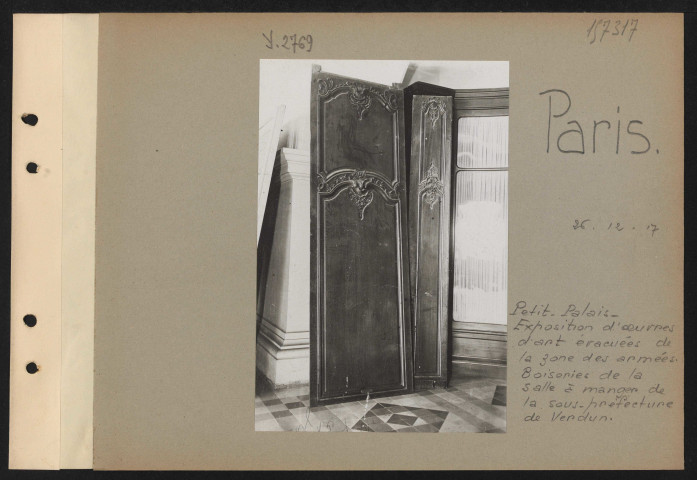 Paris. Petit Palais. Exposition des œuvres d'art évacuées de la zone des armées. Boiseries de la salle à manger de la sous-préfecture de Verdun