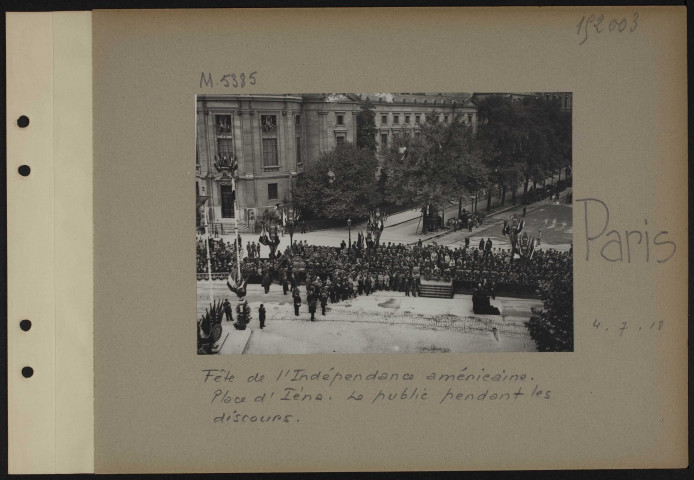 Paris. Fête de l'indépendance américaine. Place d'Iéna. Le public pendant les discours