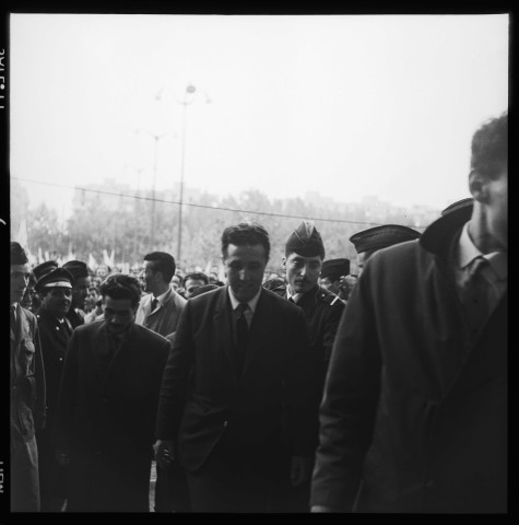 Visite de Ben Bella dans une institution